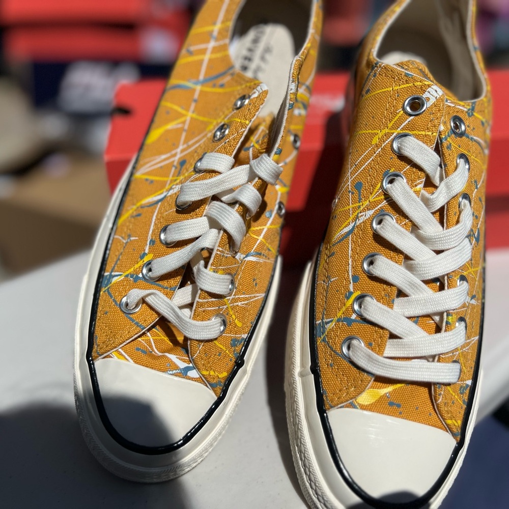 Converse Chuck 70 Low Gold Sunflower Paint Splatter Sneakers Men’s 9, woman’s 11 - Picture 3 of 7